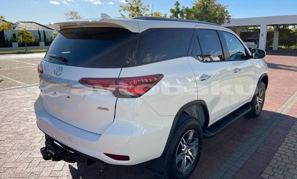 Buy Used Toyota Fortuner White Car in Baki in Abseron Buy Used Toyota Fortuner White Car in Baki in Abseron