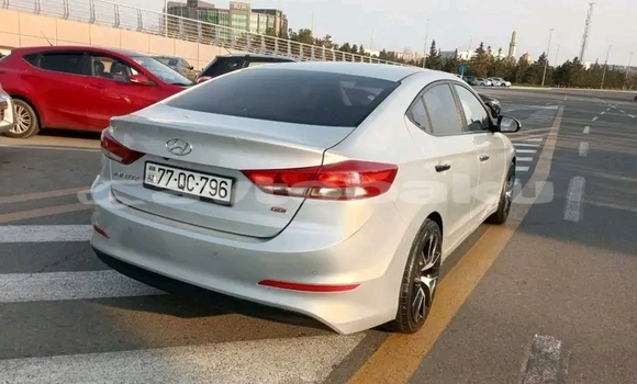 Buy Used Hyundai Elantra White Car in Ali Bayramli in Mugan-Salyan Buy Used Hyundai Elantra White Car in Ali Bayramli in Mugan-Salyan