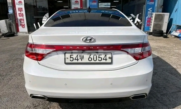 Buy Used Hyundai Grandeur White Car in Ali Bayramli in Mugan-Salyan Buy Used Hyundai Grandeur White Car in Ali Bayramli in Mugan-Salyan