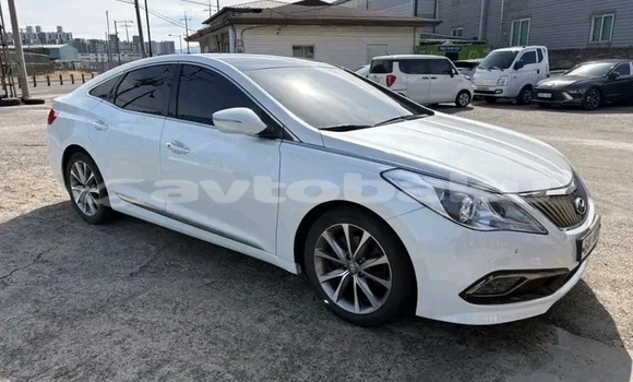 Buy Used Hyundai Grandeur White Car in Ali Bayramli in Mugan-Salyan Buy Used Hyundai Grandeur White Car in Ali Bayramli in Mugan-Salyan