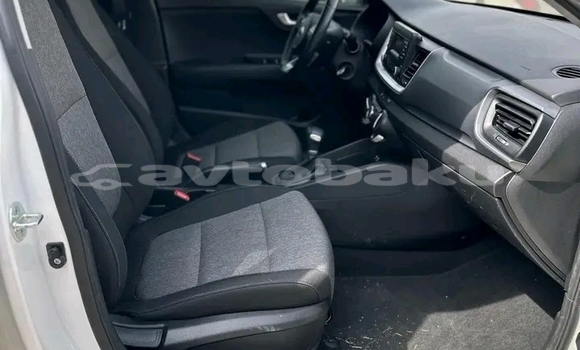 Buy Used Kia Stonic White Car in Ali Bayramli in Mugan-Salyan Buy Used Kia Stonic White Car in Ali Bayramli in Mugan-Salyan