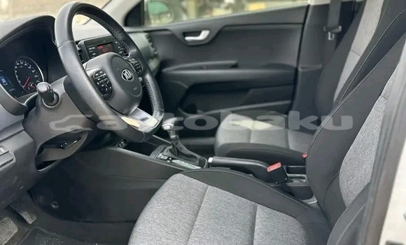 Buy Used Kia Stonic White Car in Ali Bayramli in Mugan-Salyan Buy Used Kia Stonic White Car in Ali Bayramli in Mugan-Salyan