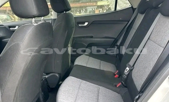 Buy Used Kia Stonic White Car in Ali Bayramli in Mugan-Salyan Buy Used Kia Stonic White Car in Ali Bayramli in Mugan-Salyan