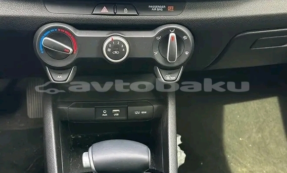 Buy Used Kia Stonic White Car in Ali Bayramli in Mugan-Salyan Buy Used Kia Stonic White Car in Ali Bayramli in Mugan-Salyan