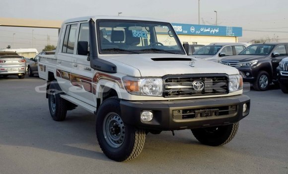 Buy Import Toyota Pickup White Car in Import - Dubai in Abseron Buy Import Toyota Pickup White Car in Import - Dubai in Abseron
