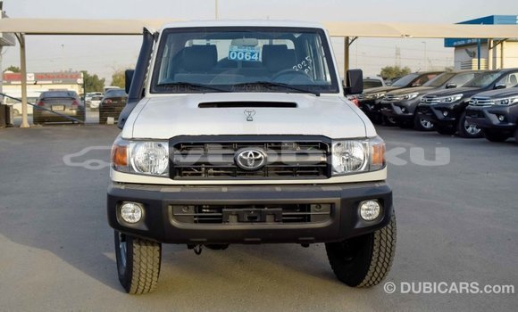 Buy Import Toyota Pickup White Car in Import - Dubai in Abseron Buy Import Toyota Pickup White Car in Import - Dubai in Abseron