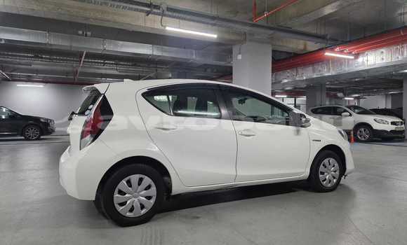 Buy Used Toyota Aqua White Car in Baki in Abseron