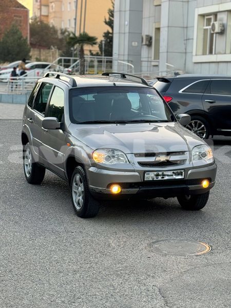 Big with watermark chevrolet niva abseron baki 4974