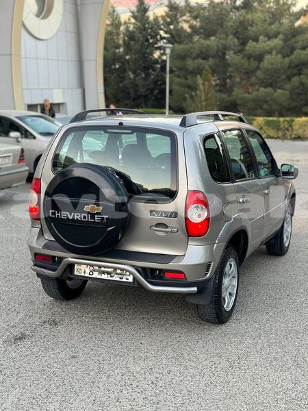 Big with watermark chevrolet niva abseron baki 4974