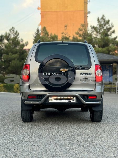 Big with watermark chevrolet niva abseron baki 4974