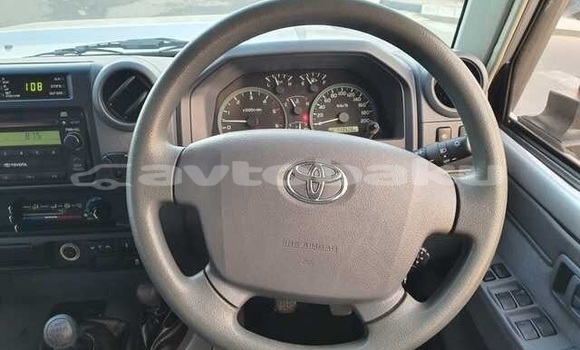 Buy Used Toyota Land Cruiser Silver Car in Astara in Lankaran Buy Used Toyota Land Cruiser Silver Car in Astara in Lankaran