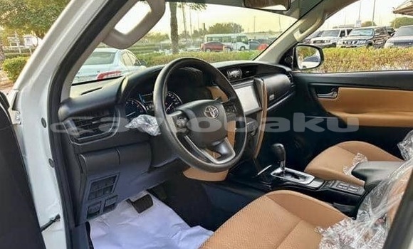 Buy Used Toyota Fortuner White Car in Baki in Abseron Buy Used Toyota Fortuner White Car in Baki in Abseron