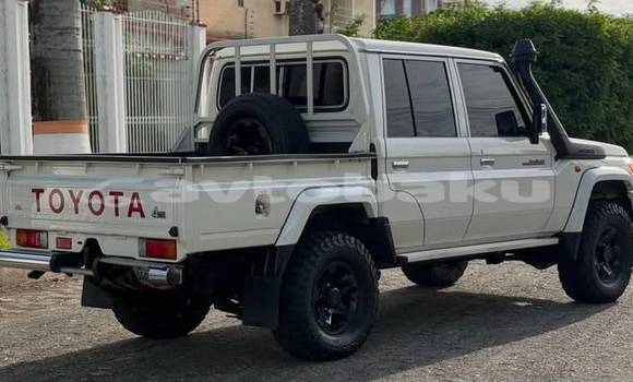 Buy Used Toyota Land Cruiser White Car in Baki in Abseron Buy Used Toyota Land Cruiser White Car in Baki in Abseron