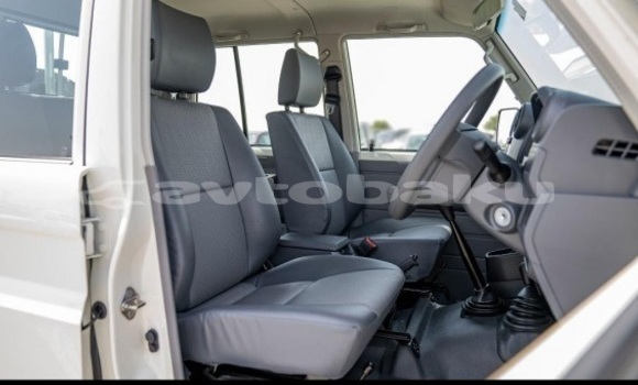 Buy Used Toyota Land Cruiser White Car in Baki in Abseron Buy Used Toyota Land Cruiser White Car in Baki in Abseron