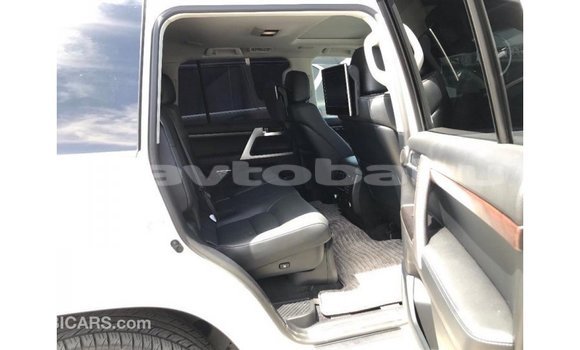 Buy Import Toyota Land Cruiser White Car in Import - Dubai in Abseron Buy Import Toyota Land Cruiser White Car in Import - Dubai in Abseron