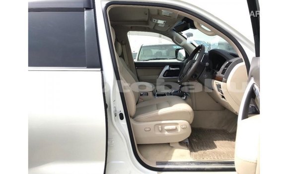 Buy Import Toyota Land Cruiser White Car in Import - Dubai in Abseron Buy Import Toyota Land Cruiser White Car in Import - Dubai in Abseron