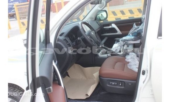 Buy Import Toyota Land Cruiser White Car in Import - Dubai in Abseron Buy Import Toyota Land Cruiser White Car in Import - Dubai in Abseron